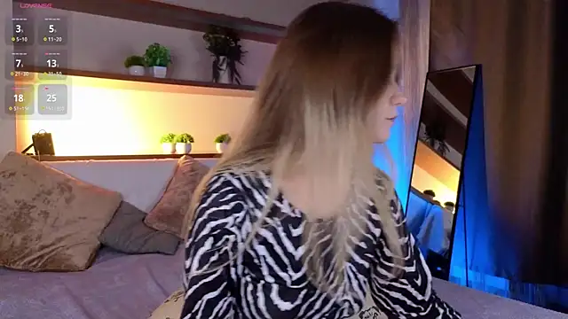 JeanToh online show from April 2, 3:08 pm