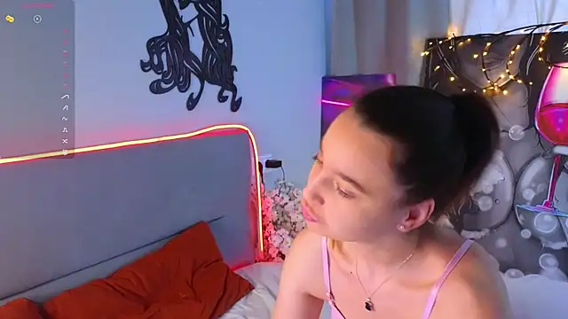 LauriePerez online show from February 8, 8:01 am