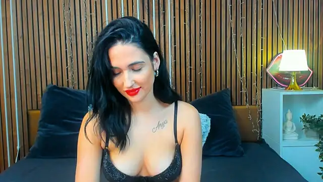 Snapshot of CamillaParis25 chatting on November 30, 5:25 pm CamillaParis25 online show from November 30, 5:25 pm