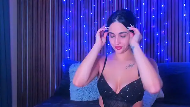 Snapshot of CamillaParis25 chatting on December 22, 5:46 pm CamillaParis25 online show from December 22, 5:46 pm