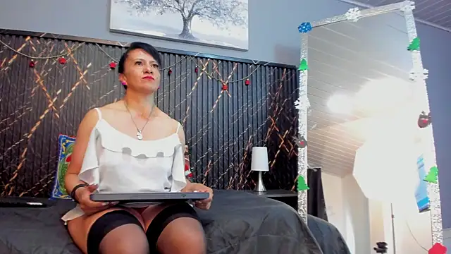 clara heat online show from December 4, 7:35 pm