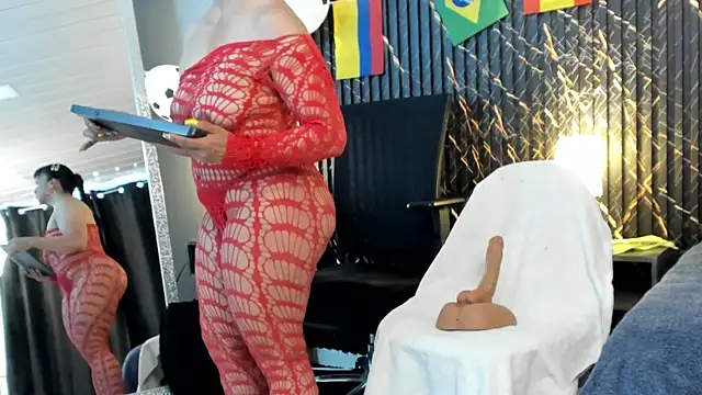 Snapshot of clara_heat chatting on July 13, 4:06 pm clara heat online show from July 13, 4:06 pm
