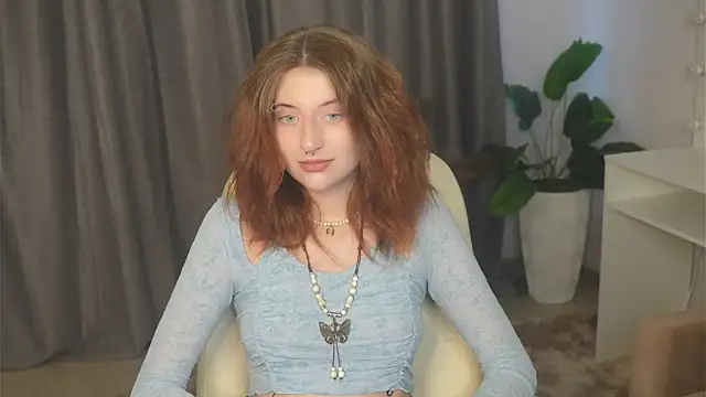 Snapshot of EmmalineNasir chatting on November 5, 9:12 am EmmalineNasir online show from November 5, 9:12 am