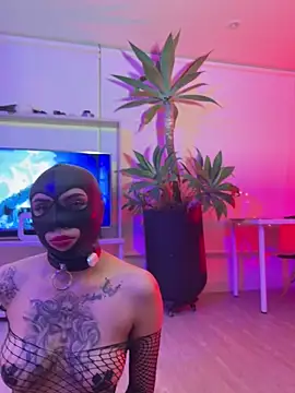 MiluandMIke online show from November 11, 3:01 am