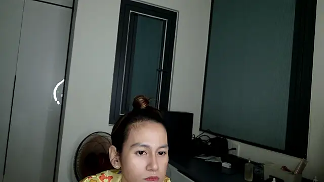 dung520 online show from December 1, 4:08 pm