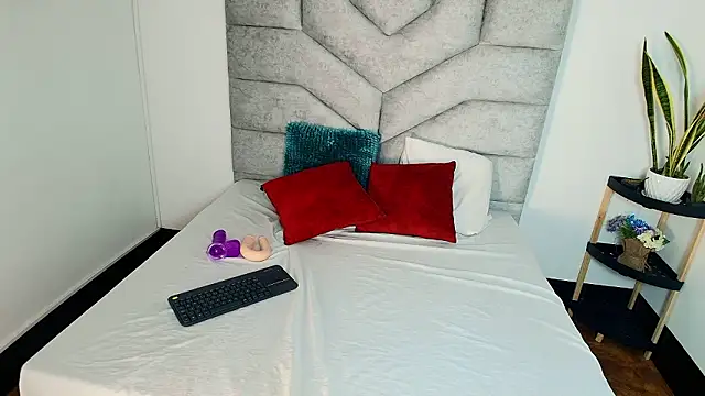 KimberlyFox t online show from February 11, 1:00 pm