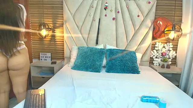 Snapshot of KimberlyFox_t chatting on January 6, 7:40 pm KimberlyFox t online show from January 6, 7:40 pm