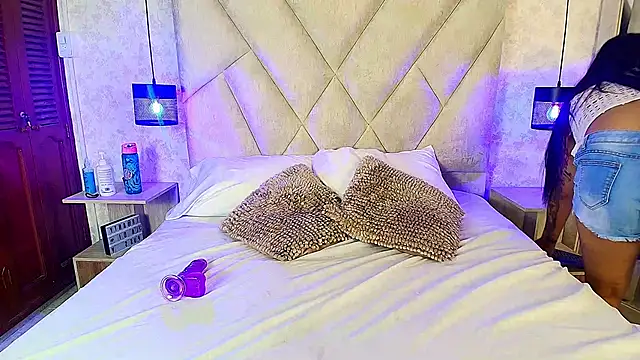 Snapshot of KimberlyFox_t chatting on November 7, 12:53 pm KimberlyFox t online show from November 7, 12:53 pm