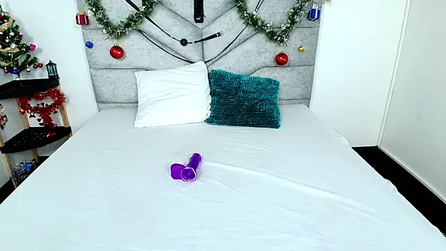 Snapshot of KimberlyFox_t chatting on January 8, 12:44 pm KimberlyFox t online show from January 8, 12:44 pm