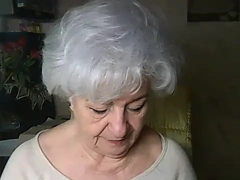 Snapshot of ValeriaKroww chatting on May 4, 5:44 am ValeriaKroww online show from May 4, 5:44 am