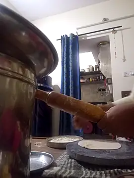 Snapshot of Mathi_cam chatting on December 3, 1:54 pm Mathi cam online show from December 3, 1:54 pm