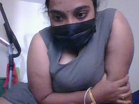 Snapshot of Mathi_cam chatting on December 18, 7:13 am Mathi cam online show from December 18, 7:13 am