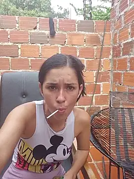 Snapshot of lil_misty chatting on December 19, 7:05 pm lil misty online show from December 19, 7:05 pm