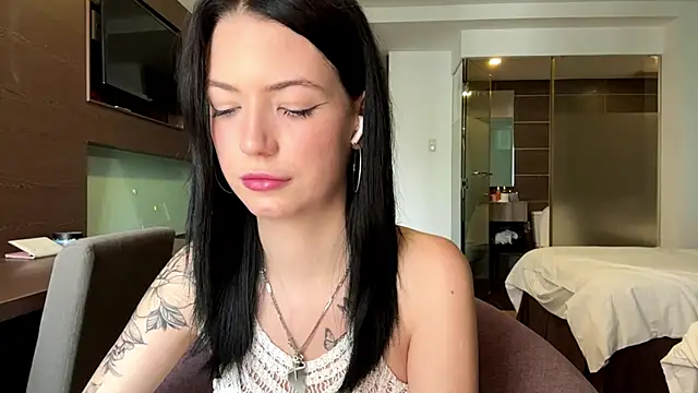 Snapshot of KimberlyMaring chatting on November 4, 8:40 am KimberlyMaring online show from November 4, 8:40 am