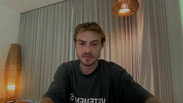 Snapshot of DanteRay chatting on July 5, 3:44 am DanteRay online show from July 5, 3:44 am