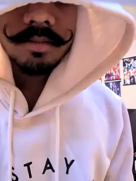 Snapshot of skinnydddue chatting on November 3, 6:33 pm skinnydddue online show from November 3, 6:33 pm