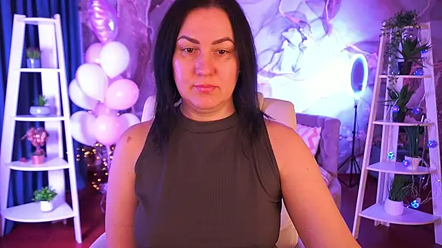 Snapshot of VelvetLuck chatting on February 20, 1:57 pm VelvetLuck online show from February 20, 1:57 pm