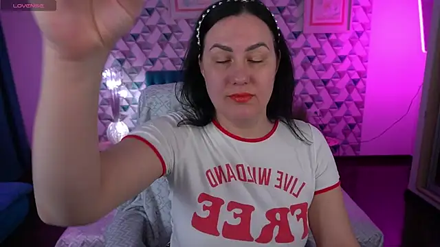 VelvetLuck online show from April 9, 5:53 am