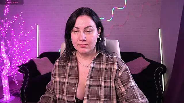 Snapshot of VelvetLuck chatting on March 2, 2:13 pm VelvetLuck online show from March 2, 2:13 pm