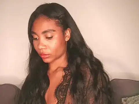 Snapshot of Miss_Benz chatting on May 20, 9:28 am Miss Benz online show from May 20, 9:28 am