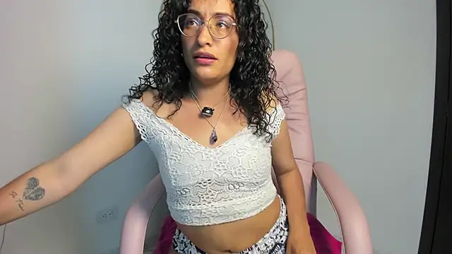 misslya00 online show from November 30, 8:53 pm