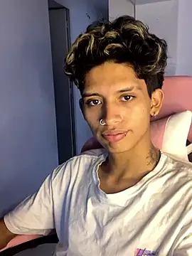 MassimoAlessandro online show from January 5, 8:01 pm