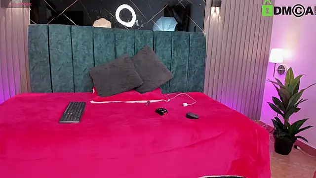 Bella Riverss online show from February 3, 7:08 pm