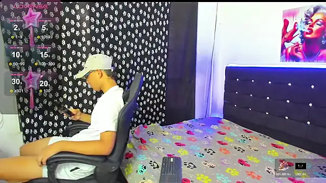 Snapshot of Camilo_hot_21 chatting on November 3, 10:02 pm Camilo hot 21 online show from November 3, 10:02 pm