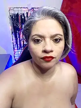 Snapshot of sexysubMila chatting on December 19, 12:18 pm sexysubMila online show from December 19, 12:18 pm