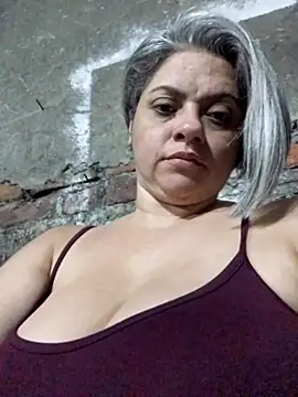 Snapshot of sexysubMila chatting on December 17, 12:37 am sexysubMila online show from December 17, 12:37 am