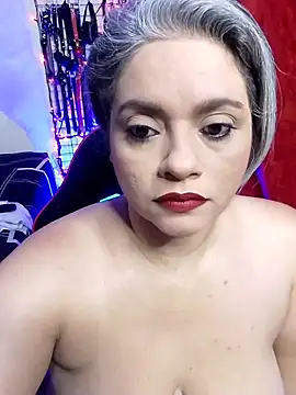 Snapshot of sexysubMila chatting on December 4, 12:15 pm sexysubMila online show from December 4, 12:15 pm