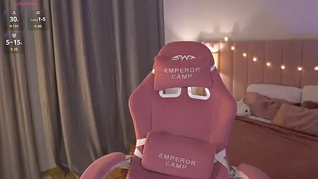 ohmyElly online show from November 4, 4:44 pm