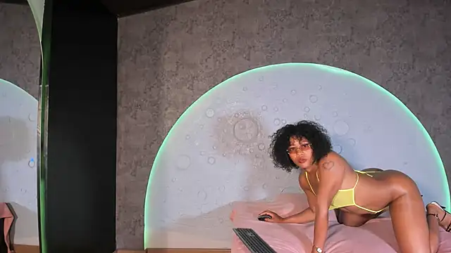 Shanelsmith online show from February 19, 10:18 pm