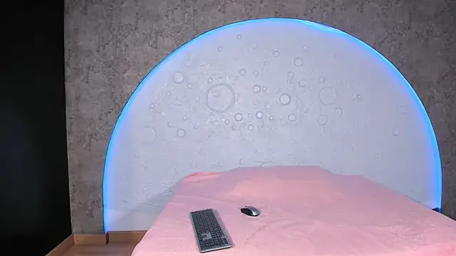 Shanelsmith online show from February 17, 10:07 pm