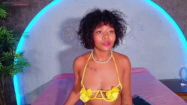 Shanelsmith online show from July 7, 10:13 pm
