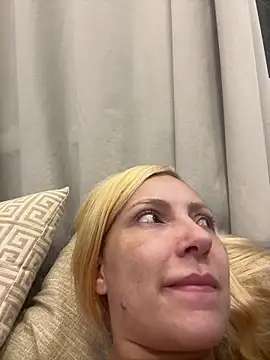 Snapshot of melisboa chatting on February 15, 4:35 am melisboa online show from February 15, 4:35 am