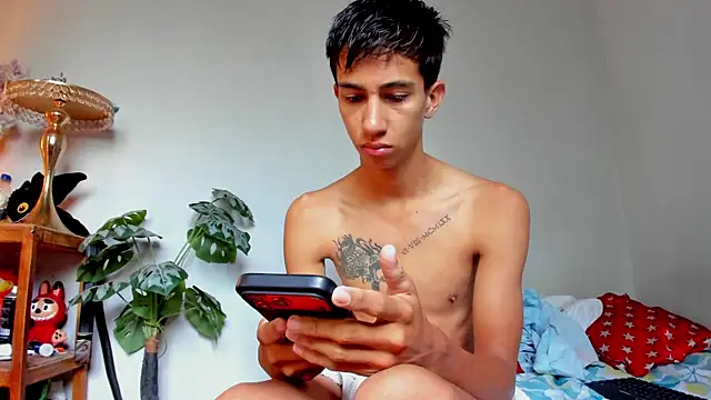 Snapshot of lucian_davii chatting on July 14, 1:06 pm lucian davii online show from July 14, 1:06 pm
