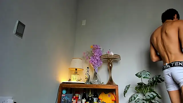 Snapshot of lucian_davii chatting on February 3, 3:17 pm lucian davii online show from February 3, 3:17 pm