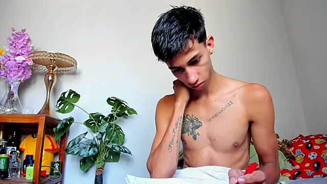 Snapshot of lucian_davii chatting on March 1, 3:34 pm lucian davii online show from March 1, 3:34 pm