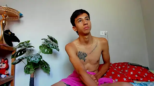 Snapshot of lucian_davii chatting on July 17, 1:30 pm lucian davii online show from July 17, 1:30 pm