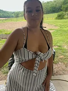 Snapshot of thickfarmtwat chatting on May 5, 2:53 pm thickfarmtwat online show from May 5, 2:53 pm