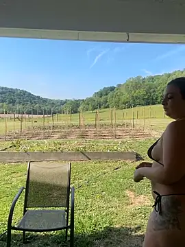 Snapshot of thickfarmtwat chatting on May 19, 1:51 pm thickfarmtwat online show from May 19, 1:51 pm