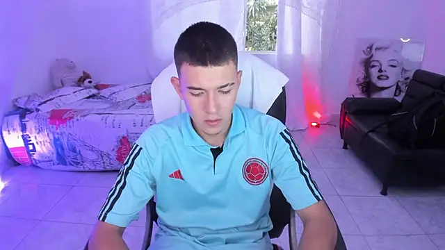 Aleck Boy online show from December 22, 6:41 pm