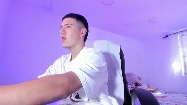 Aleck Boy online show from January 6, 7:07 pm