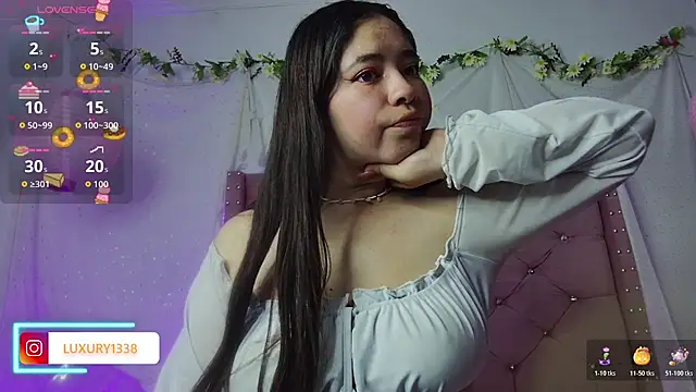 lauxury  online show from November 6, 3:54 am