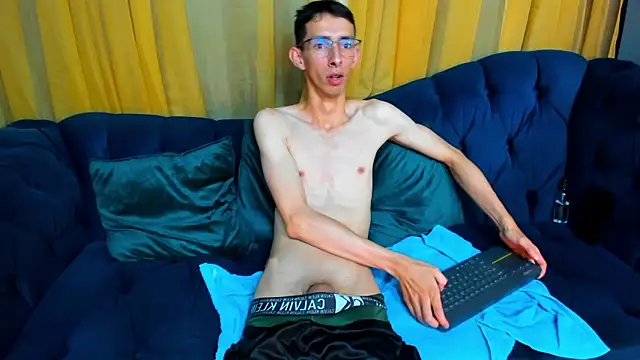 Snapshot of ZyroNight chatting on November 4, 10:02 pm ZyroNight online show from November 4, 10:02 pm