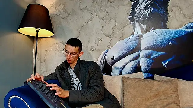 ZyroNight online show from December 15, 7:20 pm