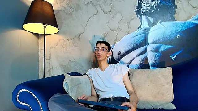 ZyroNight online show from November 24, 9:15 pm