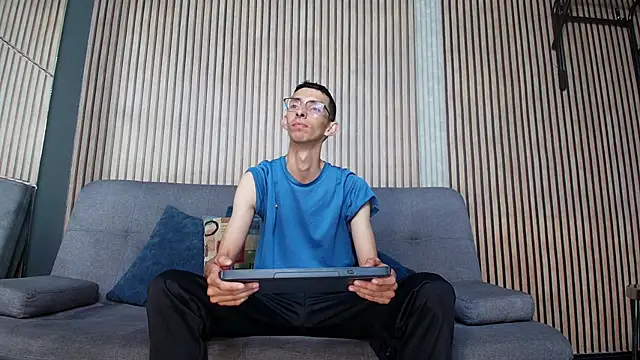 ZyroNight online show from December 18, 10:13 pm