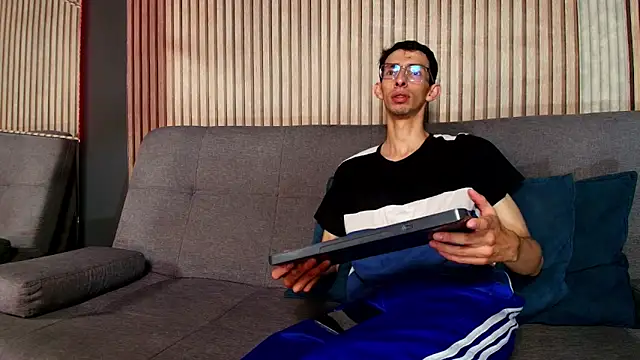 ZyroNight online show from November 27, 7:25 pm